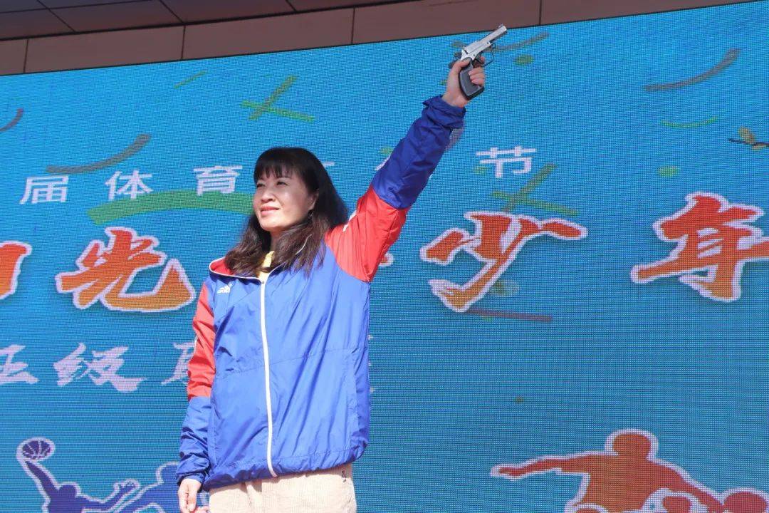 体育赛场上球员们展现出壮哉我中华的风采