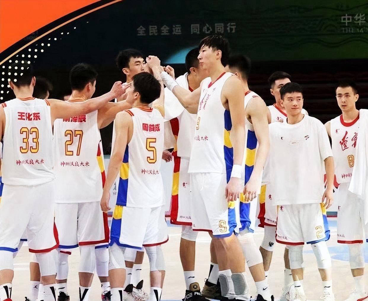 四川男篮队为赛场带来了全新的活力