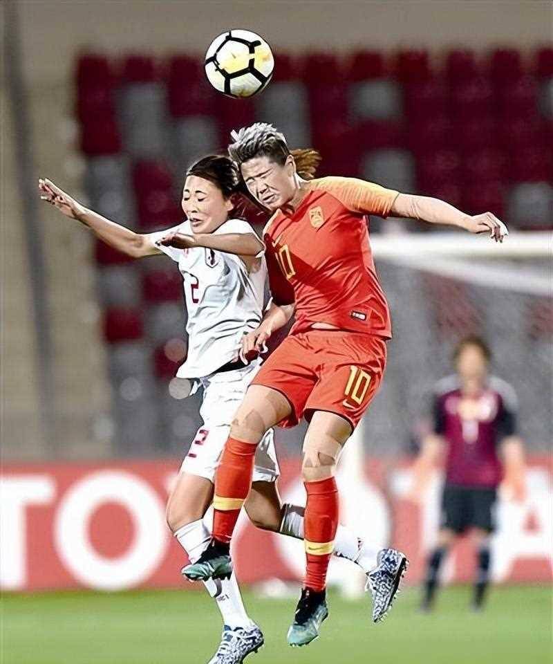 国际足坛：女足比赛现场燃爆的简单介绍