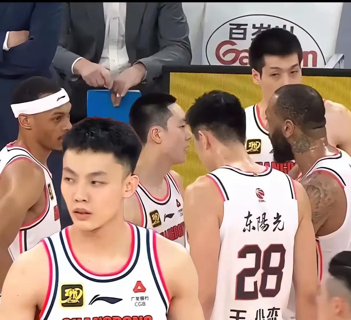 -云南红河男篮主场击败广东宏远队