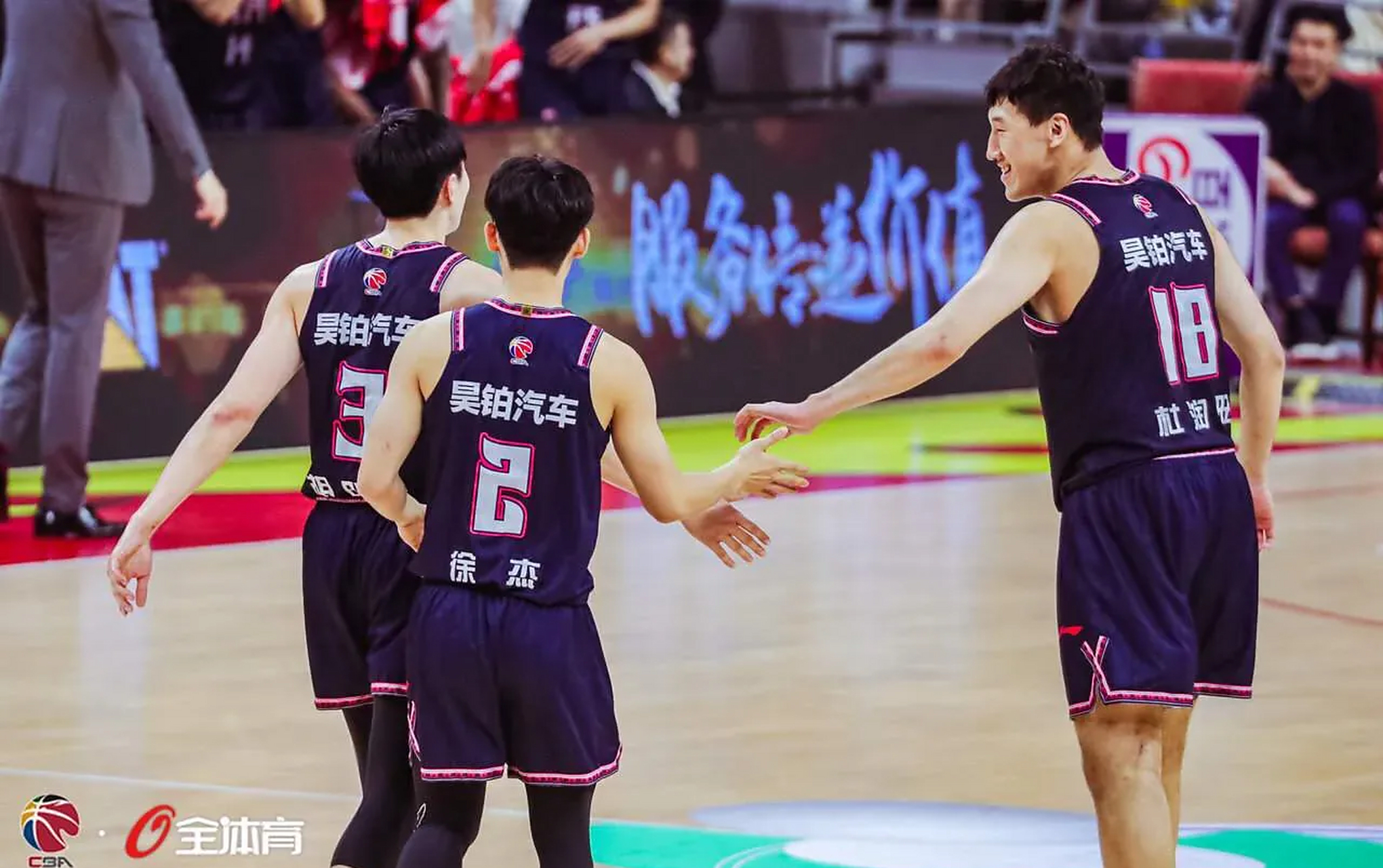 云南红河男篮主场击败广东宏远队