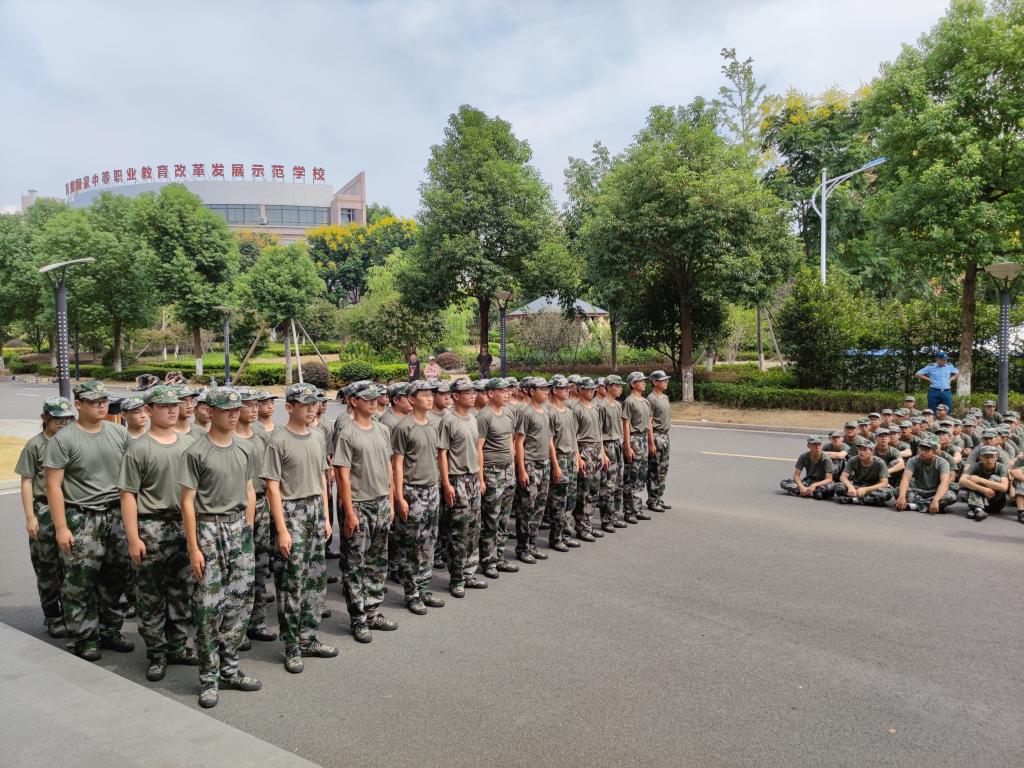 pg电子下载-球队备战新赛季，各种军训训练曝光的简单介绍