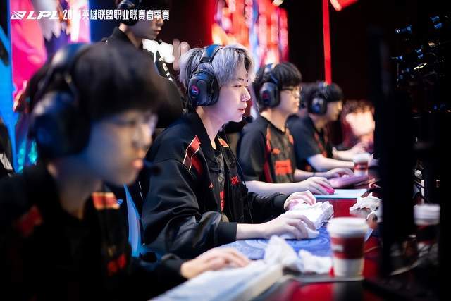 KT横扫RNG，369团战一打五全球总决赛3:2（柏林）