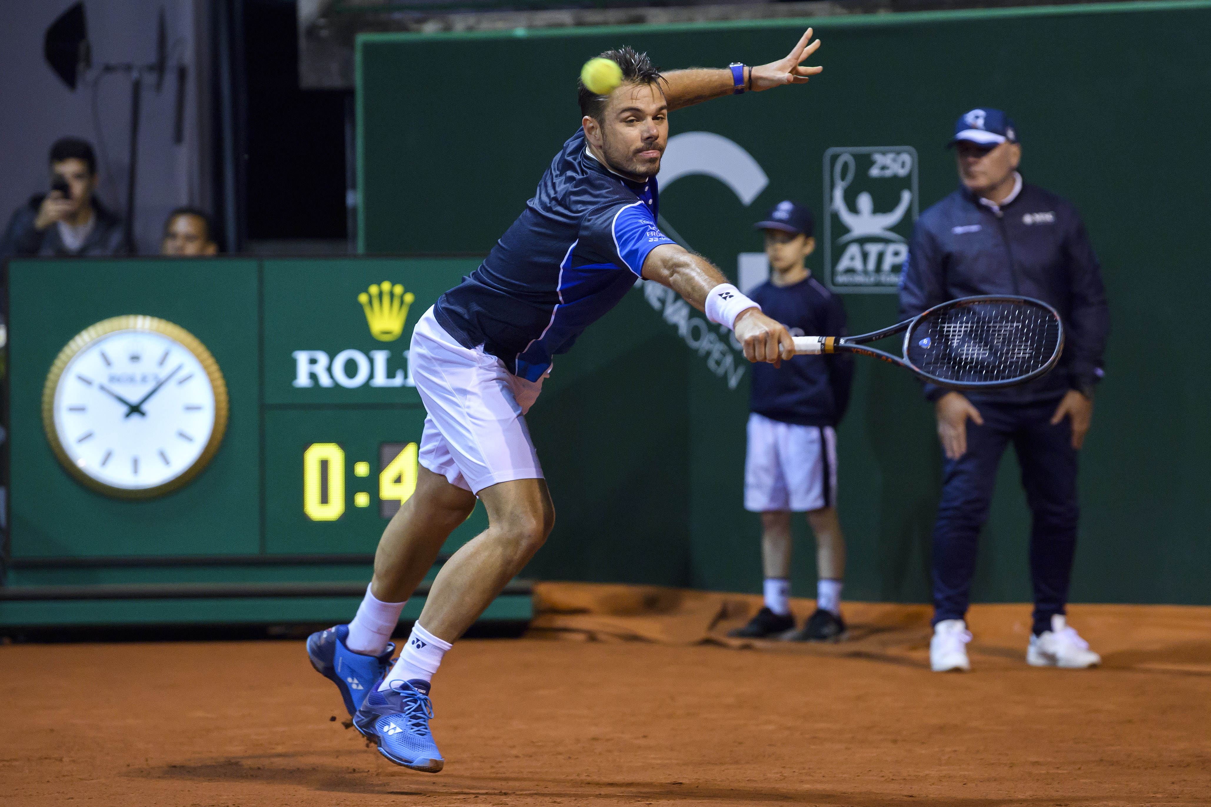 包含西班牙网球队强势法国网球队，瓦林卡爆发神勇的词条