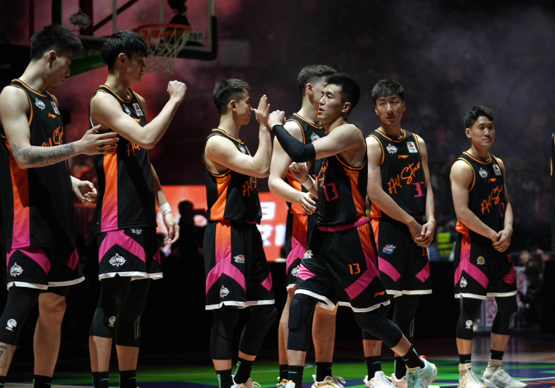 豪门对决！CBA上演世纪大战