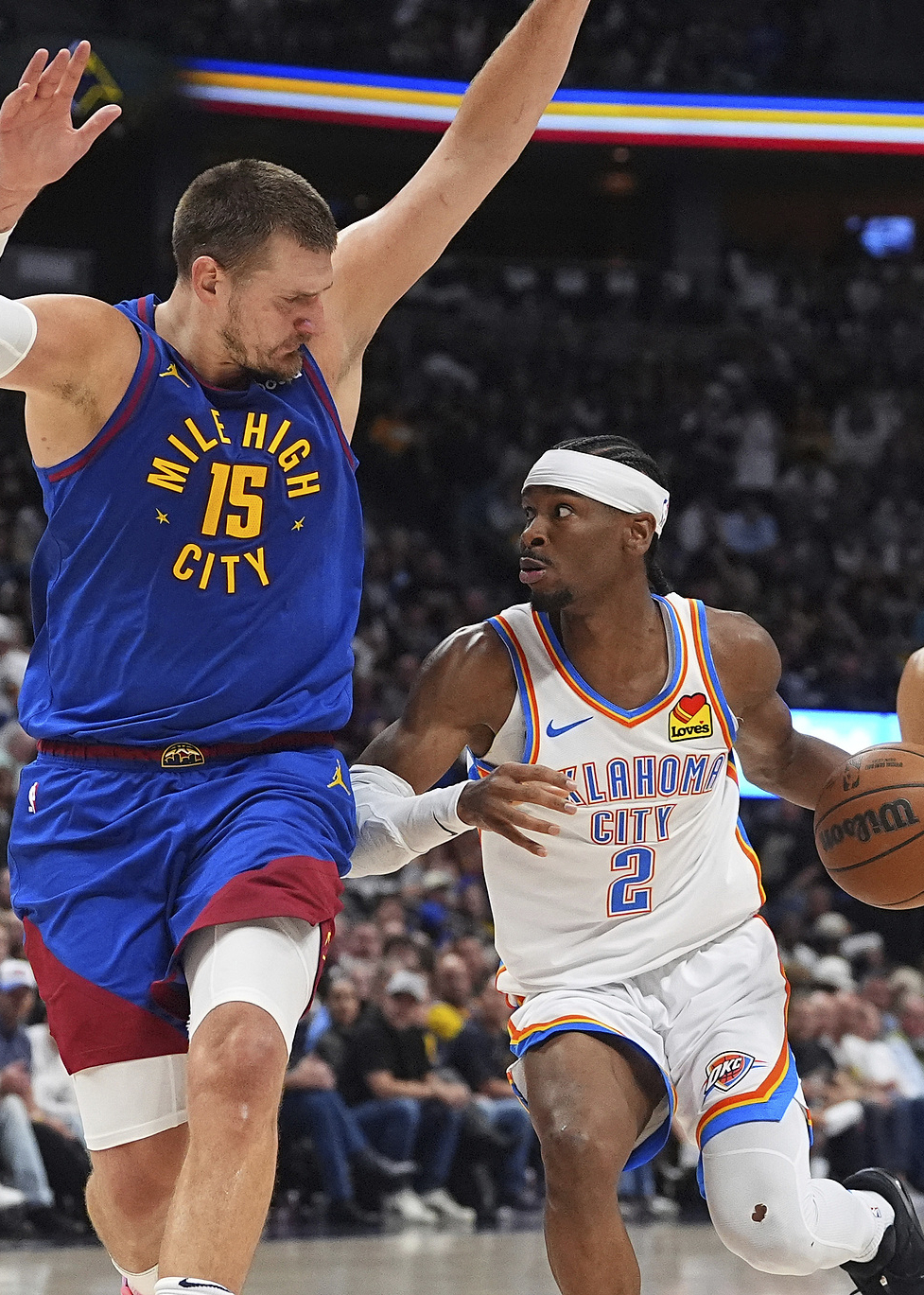 掘金险胜尼克斯，霍勒迪统治全场