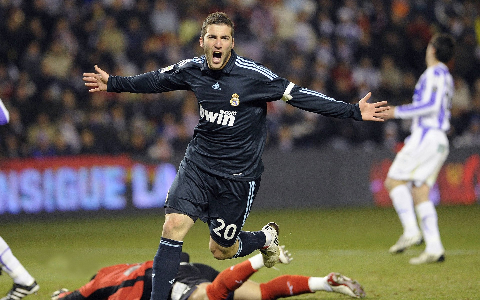 欧冠淘汰赛硝烟中，看爵士如何用碾压诠释竞技体育的冰火两重天