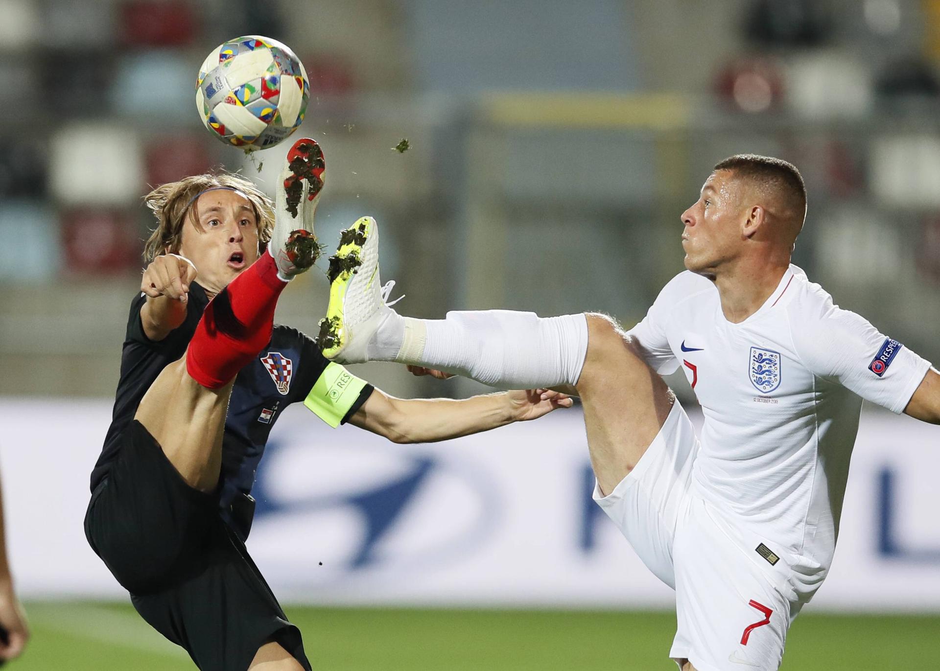 pg电子娱乐-英格兰对阵切尔西，马丁内利高光表现