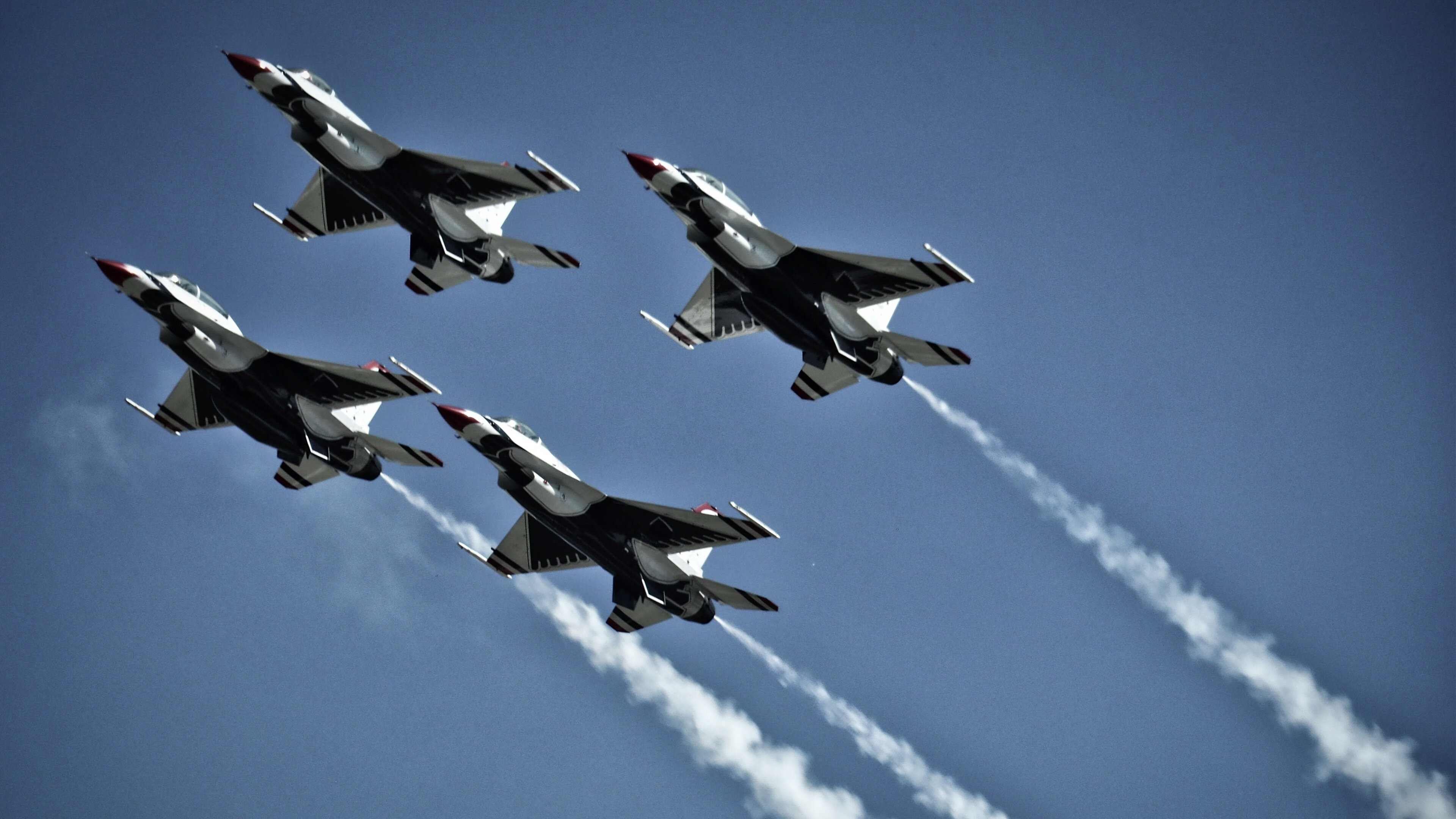 命运弯道上的里程碑，一场超越速度的极限之夜